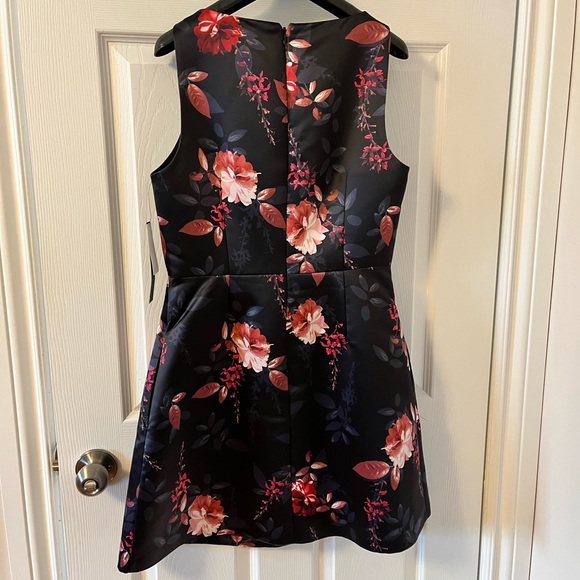 NWT floral fit & flare dress - Picture 8 of 12